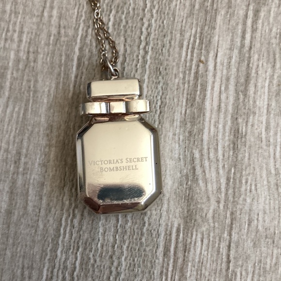 Victoria secret bombshell necklace solid fragrance. - Picture 2 of 6